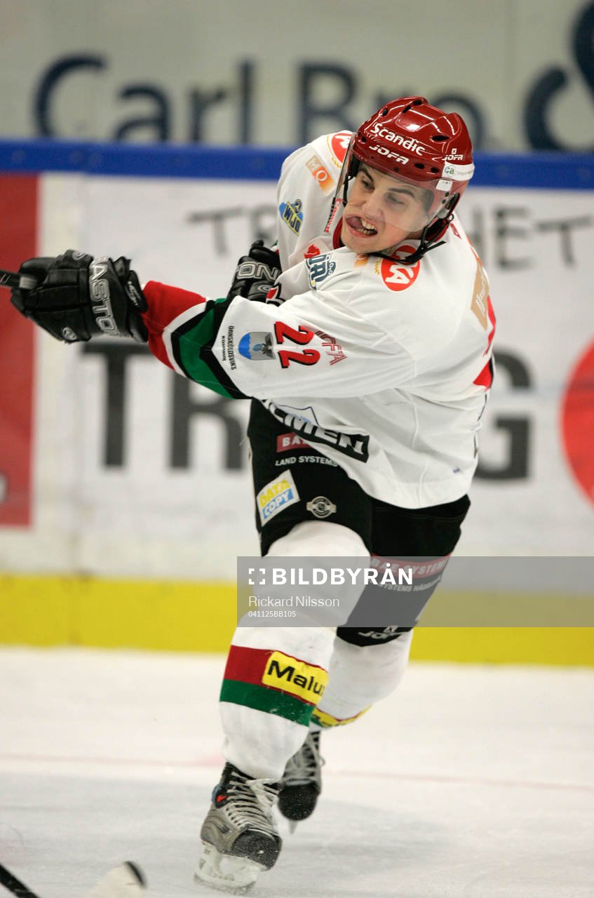 Joakim Lindström, Modo