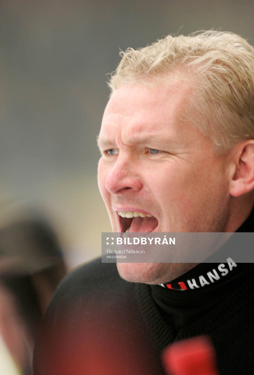 Patrik Sylvegård, sportchef, Malmö, hjälpte till i båset