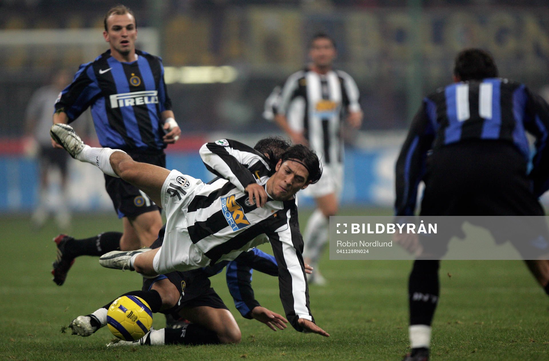 Mauro Camoranesi, Juventus fälls av Dejan Stankovic