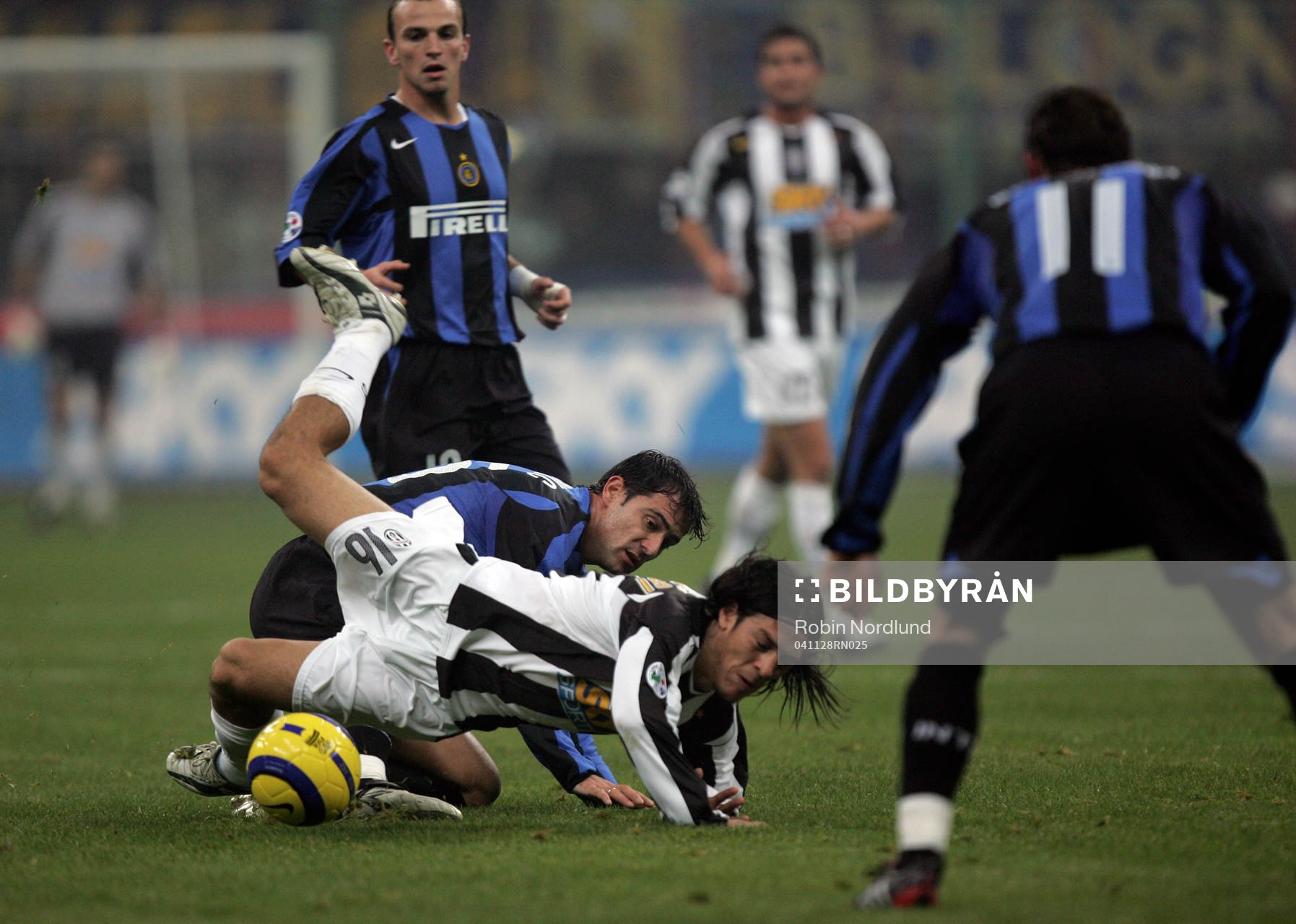 Mauro Camoranesi, Juventus fälls av Dejan Stankovic