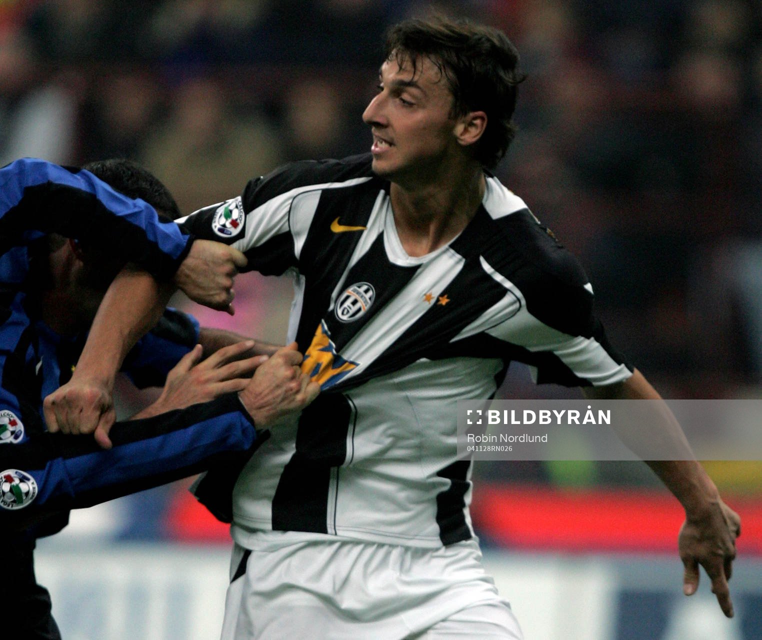 Zlatan Ibrahimovic, Juventus. (tröja, fasthållning,