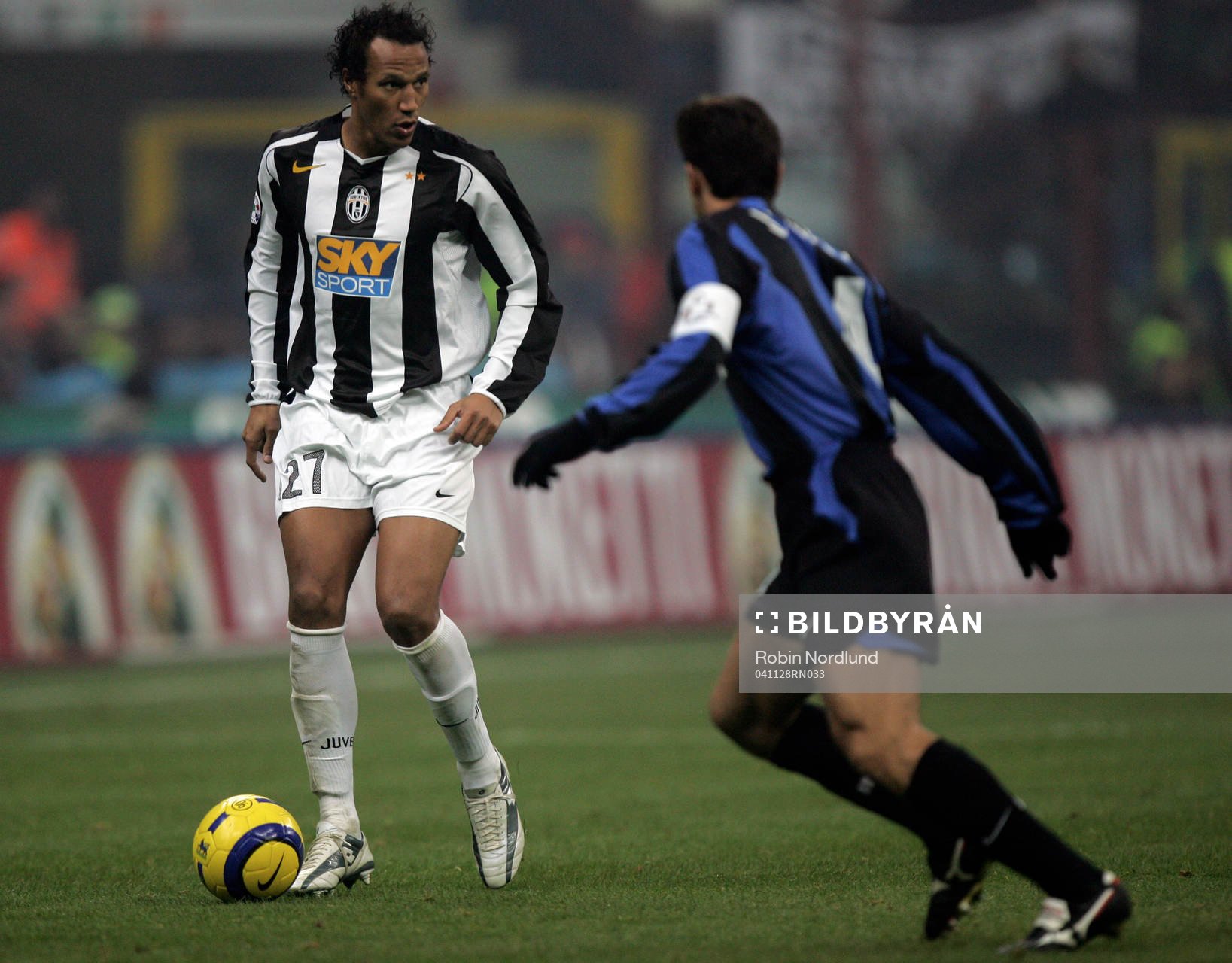  Jonathan Zebina, Juventus och Javier Zanetti, Inter.