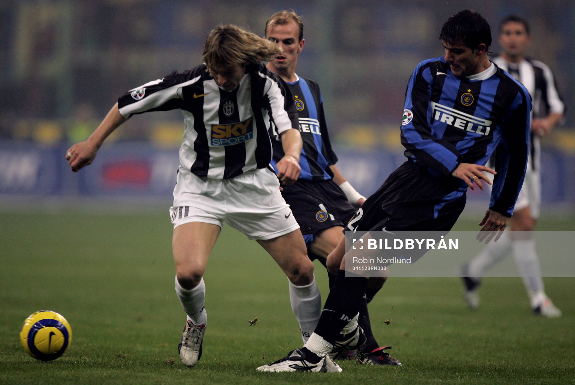 Pavel Nedved, Juventus och Ivan ramiro Cordoba, Inter