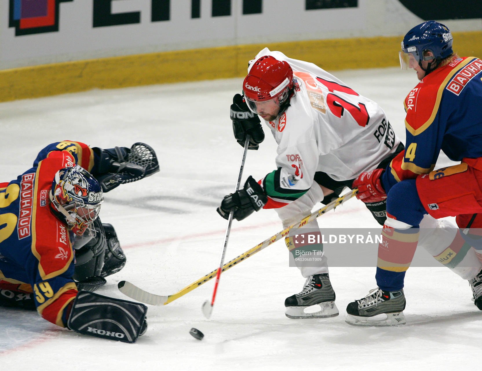 Peter Forsberg, Modo utmanar Björn Bjurling, målvakt,