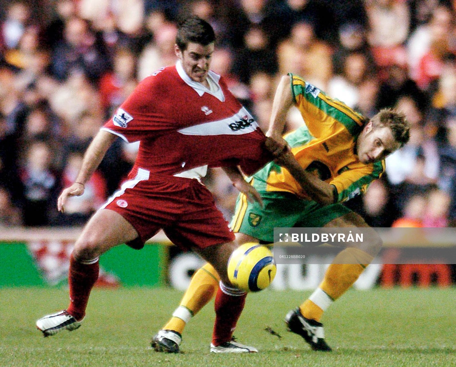 Franck Queudrue, Middlesbrough och  Darren Huckerby, Norwich. Tröjdragning.