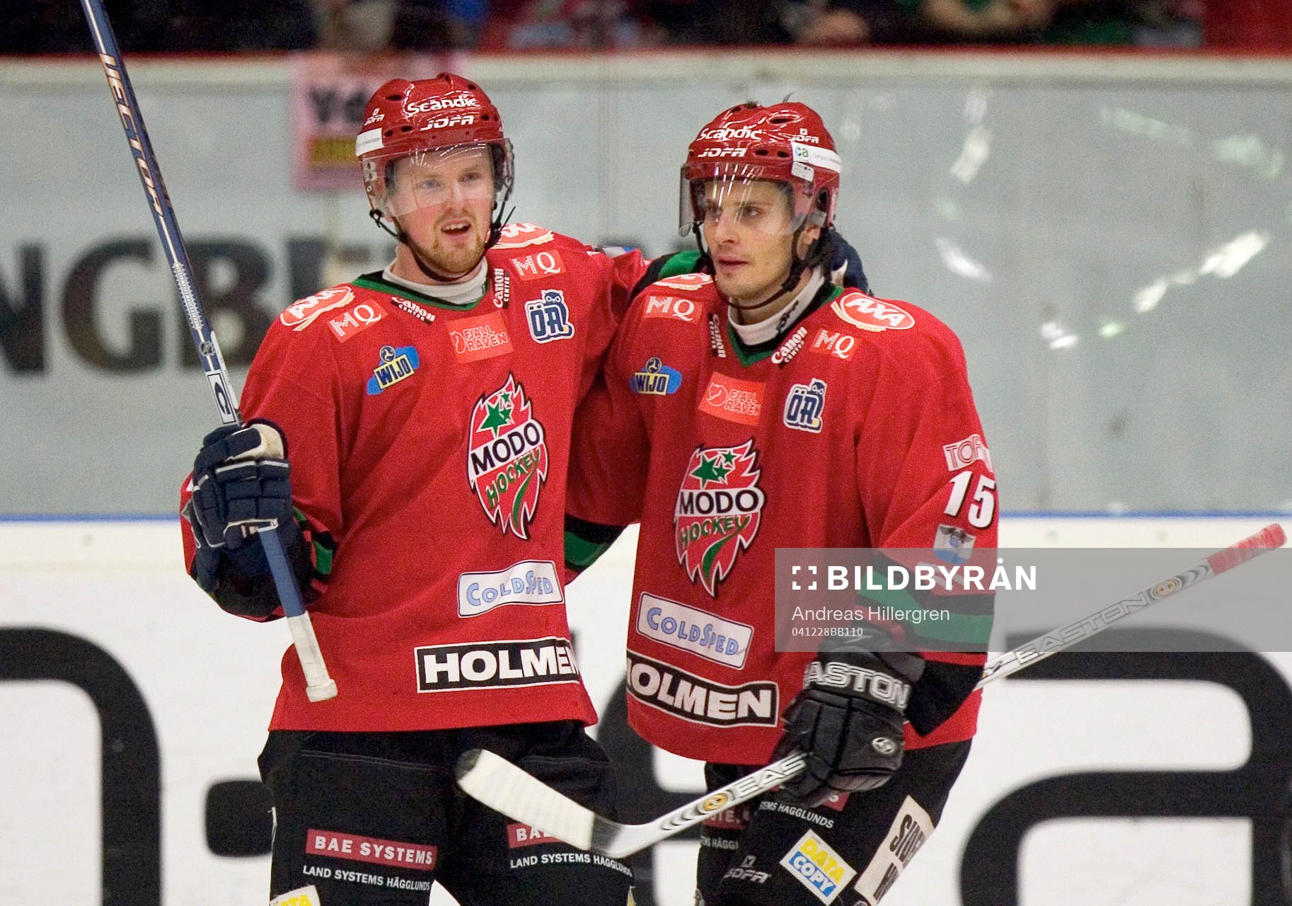 Andreas Salomonsson och Henrik Sedin, jubel