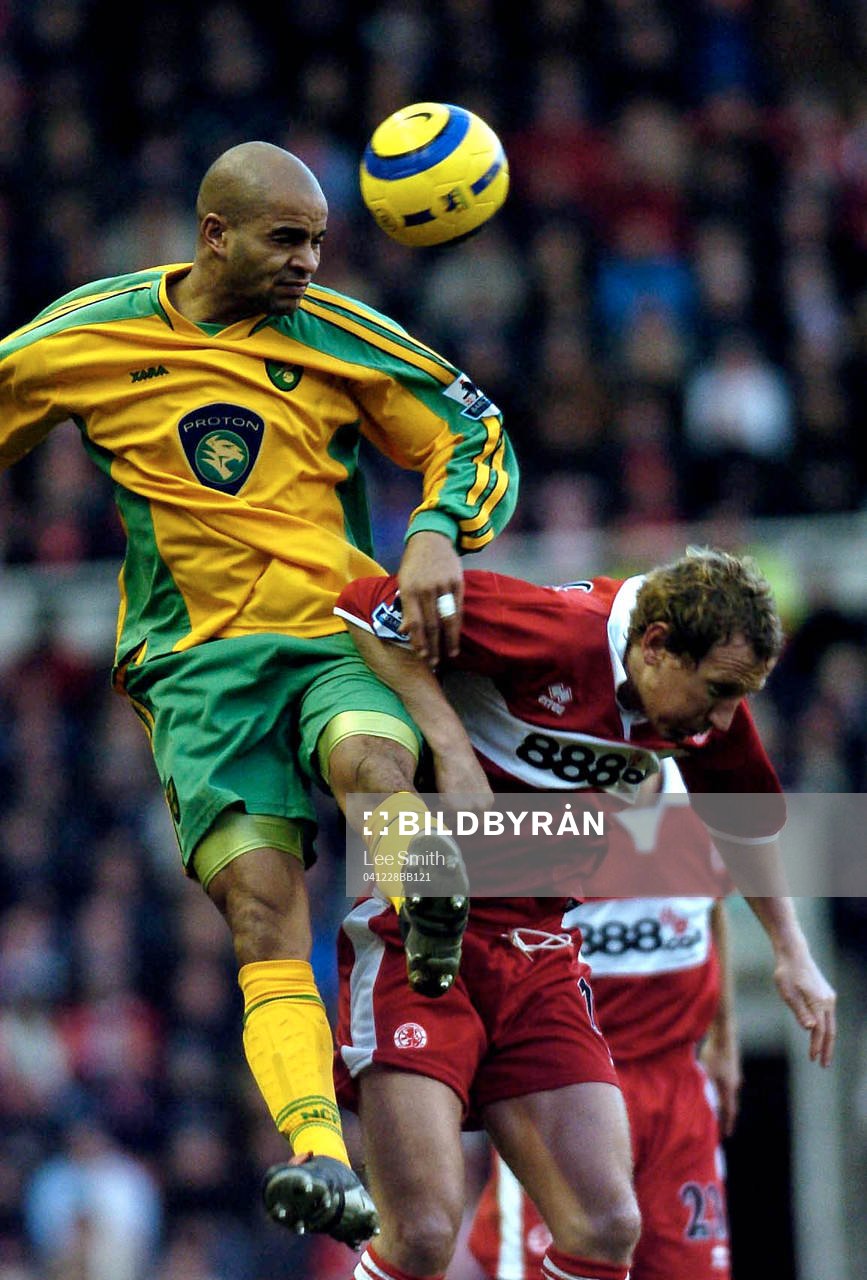  Middlesbroughs Ray Parlour mot Norwichs Leon McKenzie.
