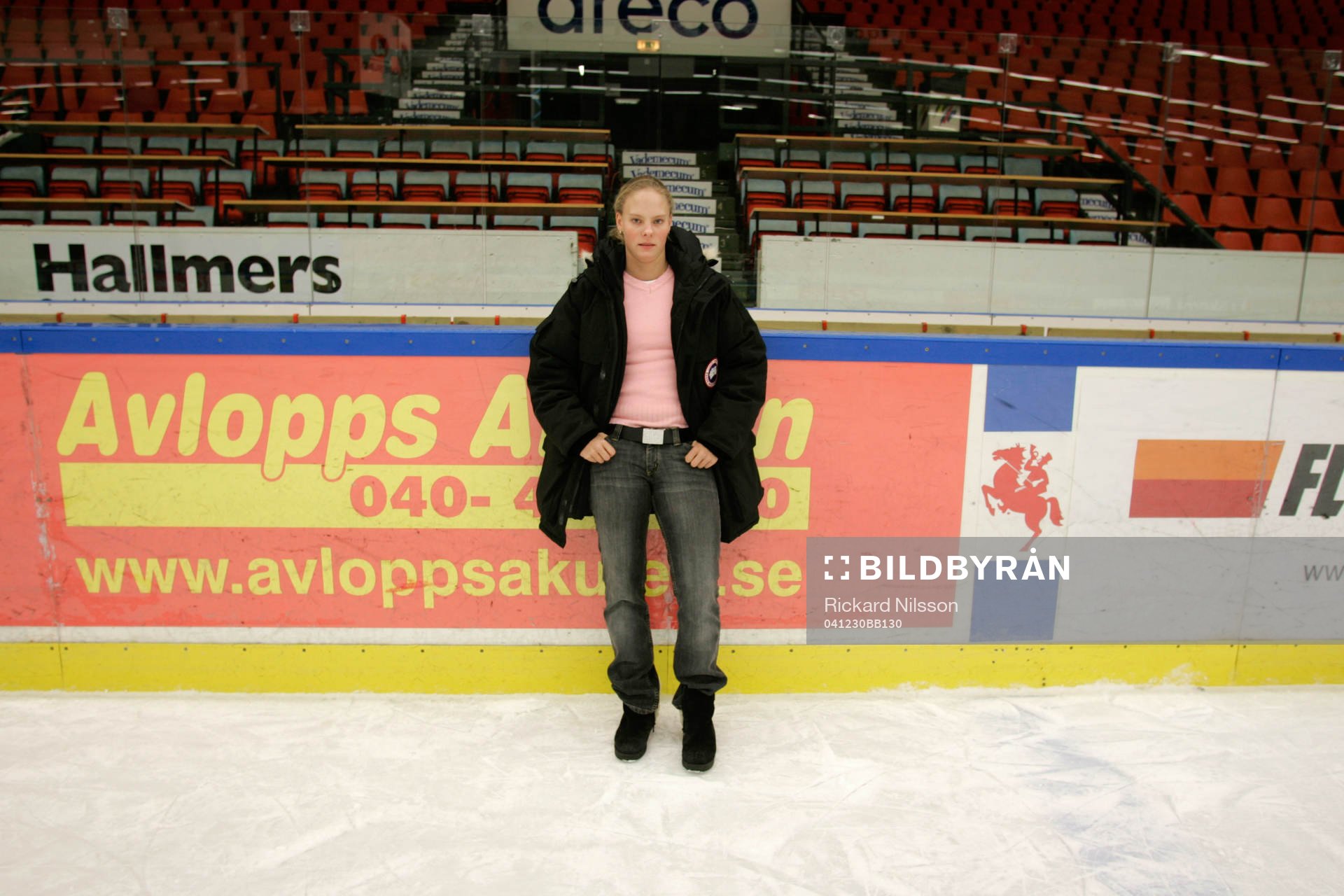 Katarina Timglas, Sveriges första kvinnliga hockey-proffs