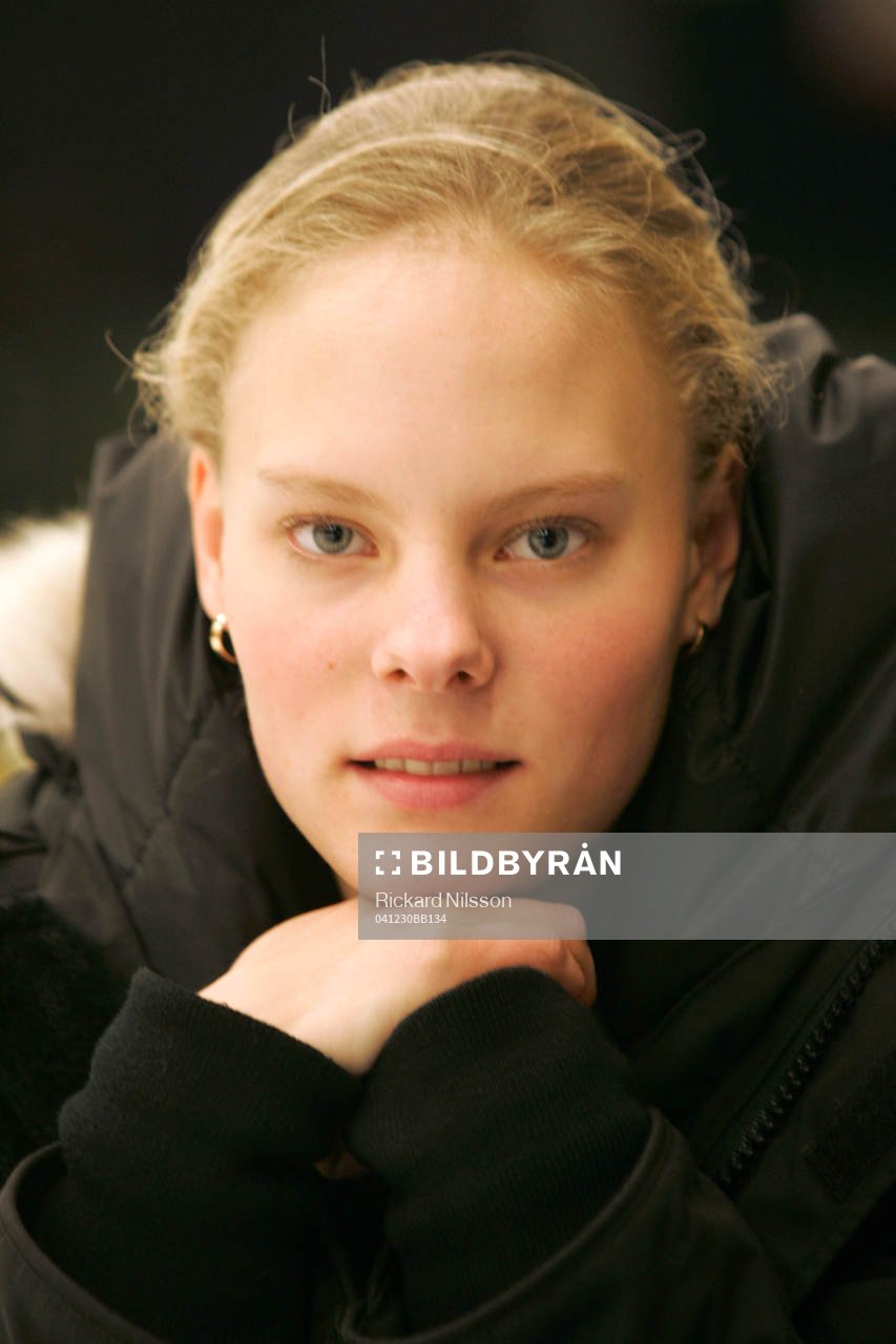 Katarina Timglas, Sveriges första kvinnliga hockey-proffs