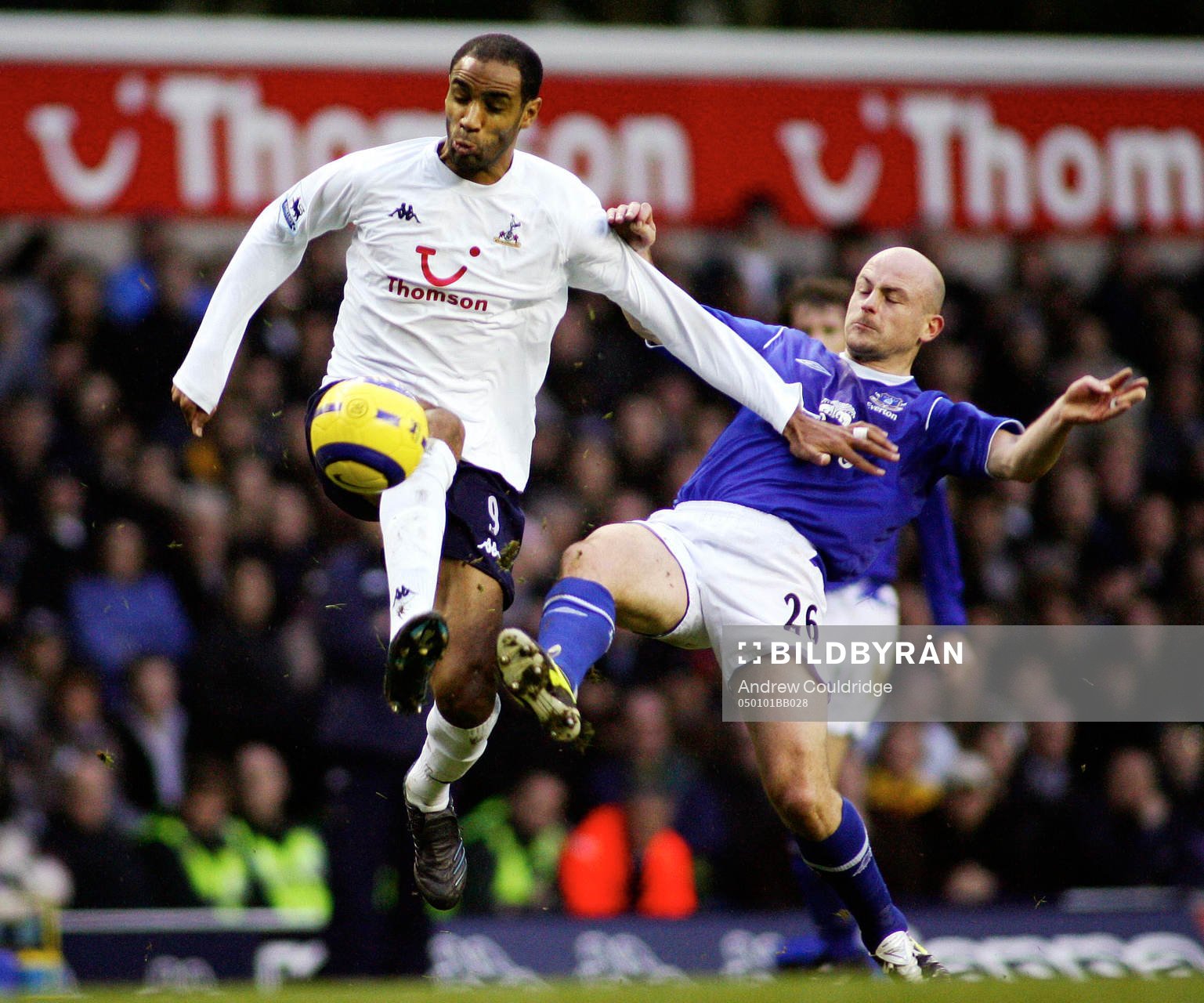 Tottenhams Frederic Kanoute och Evertons Lee Carsley i