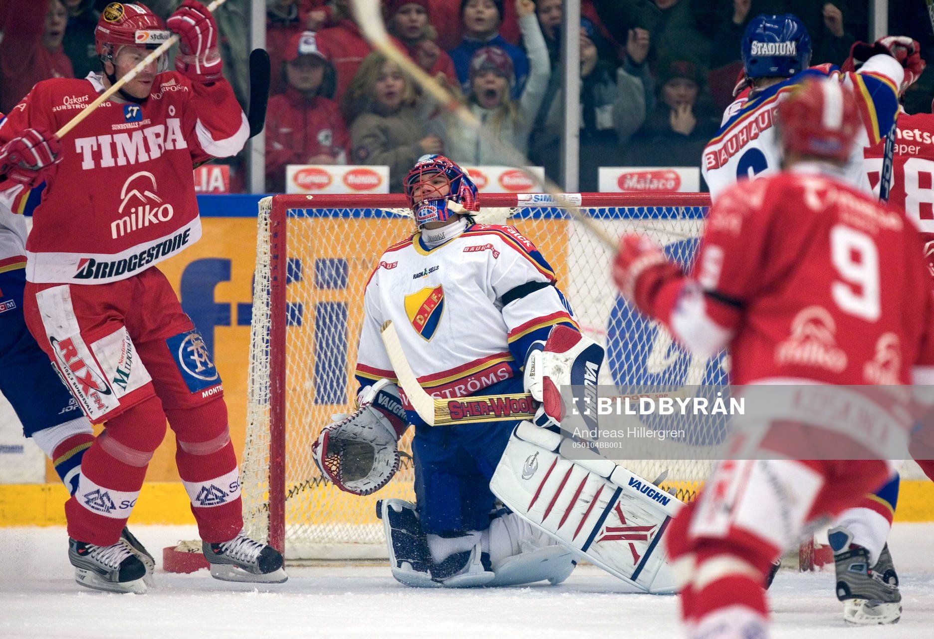 Fredrik Modin, timrå gör 1-0 på Jose Theodore, målvakt,
