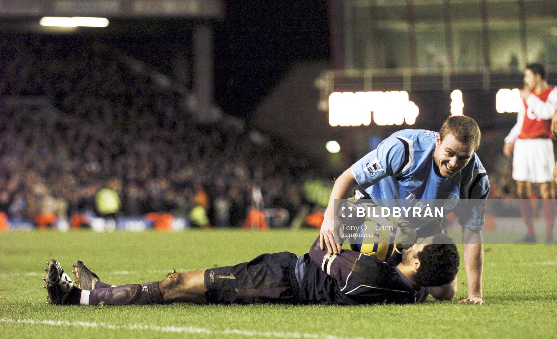 Manchester Citys Richard Dunne och David James