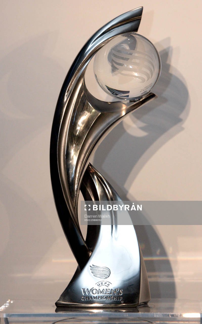 Nya UEFA European Women's Football Championship pokal