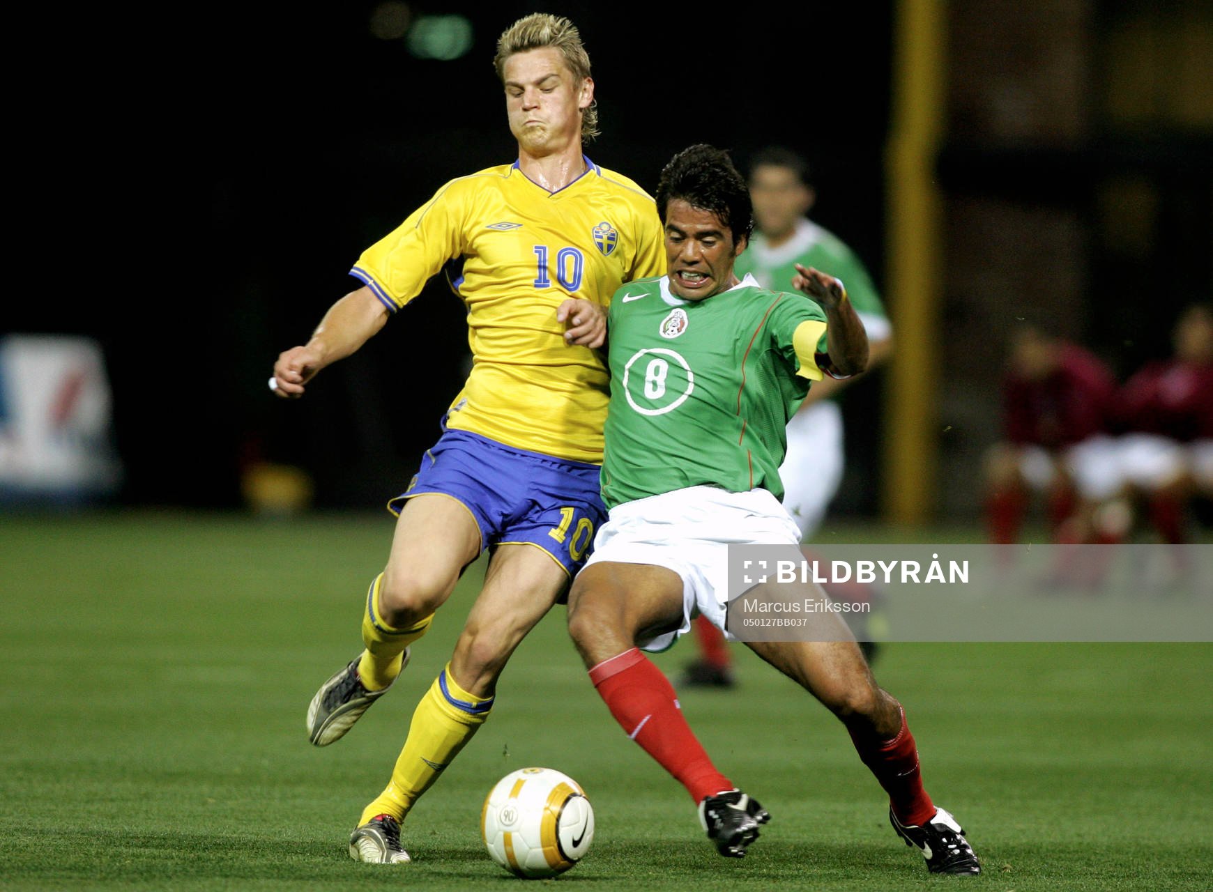 Markus Rosenberg, Sverige och Pavel Pardo, Mexico
