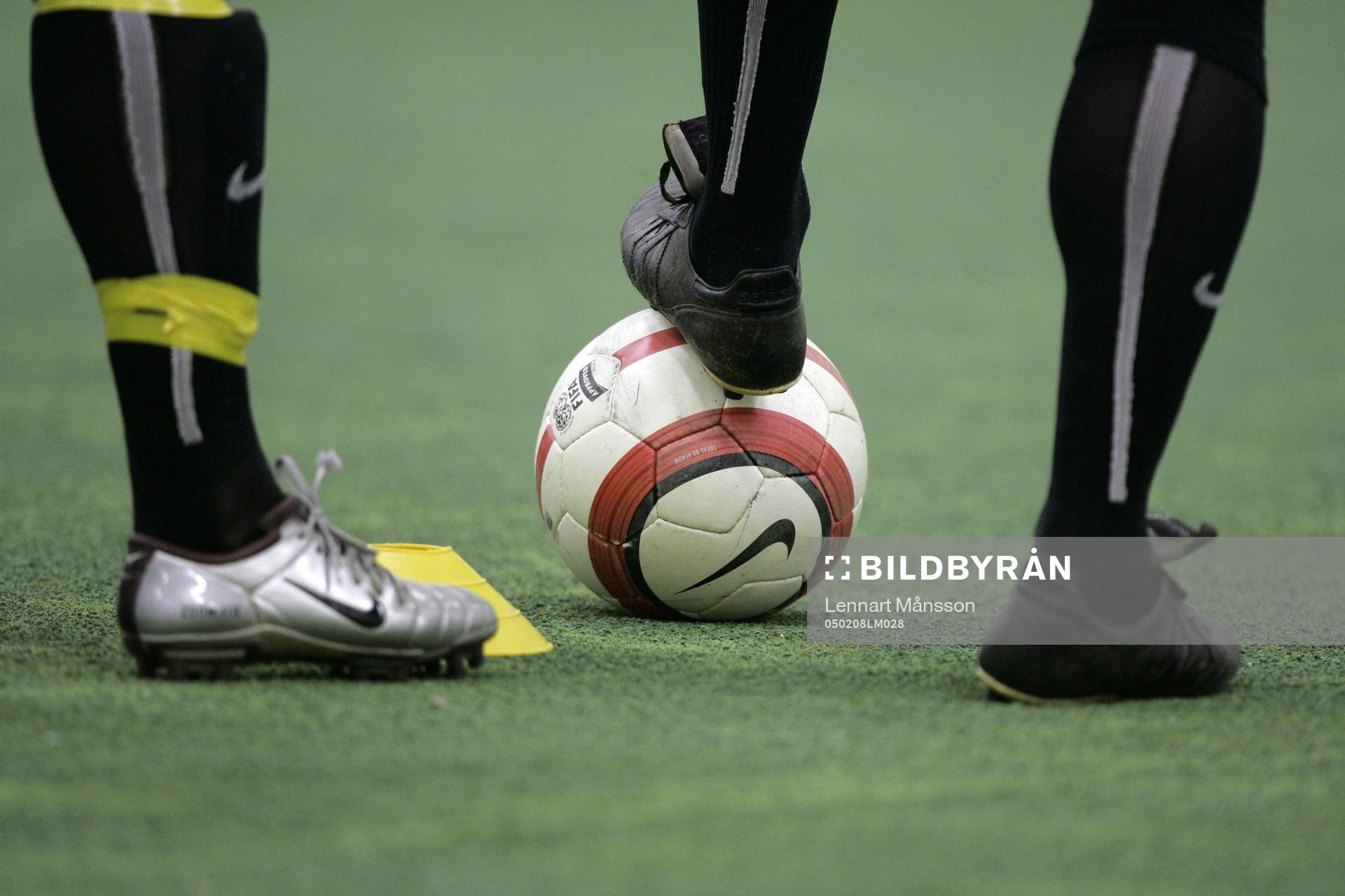 Fot, boll, fotbollsskor, kon, koner