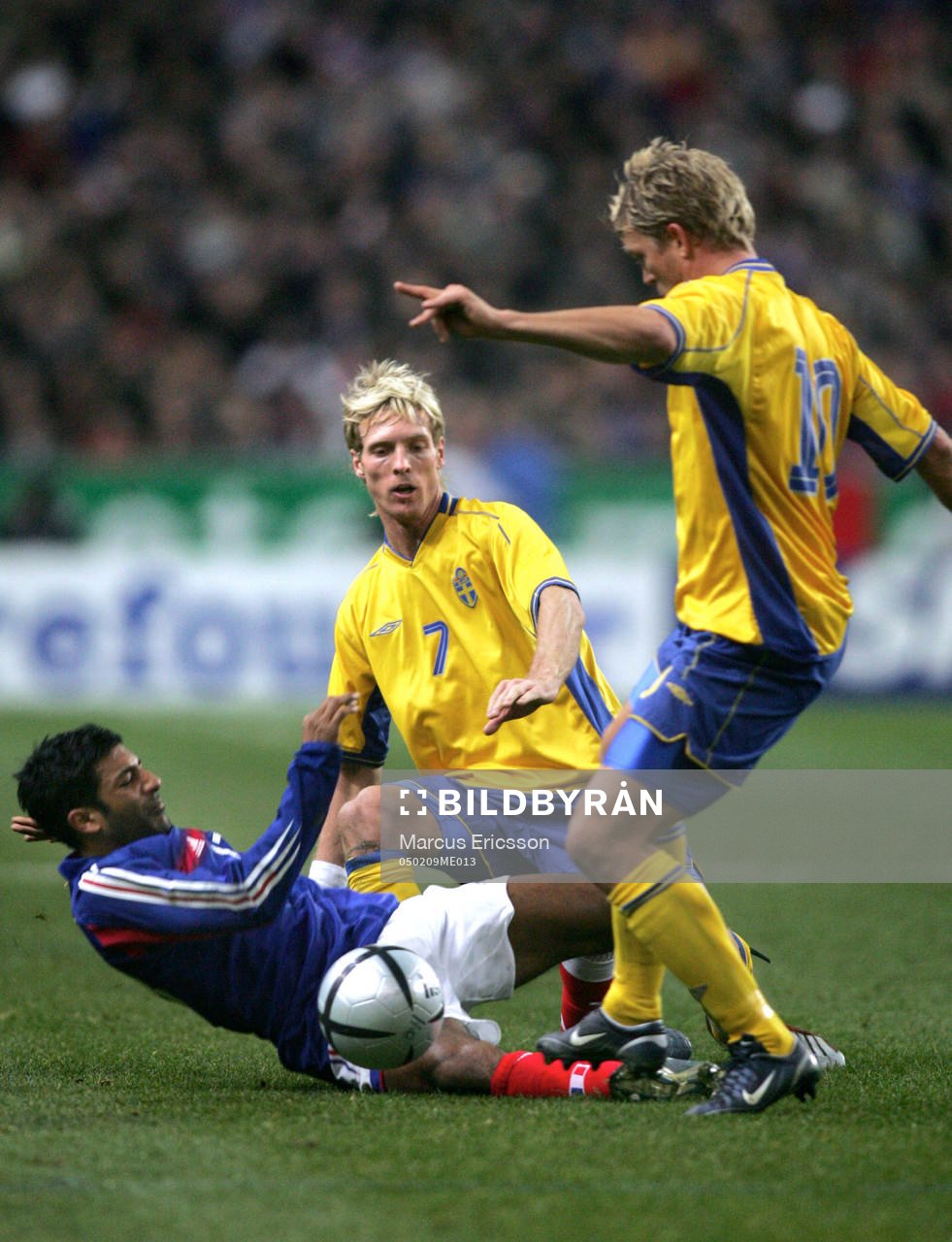 Fotboll, Vänskapsmatch, Frankrike - Sverige: Christian Wilhelmsson och Marcus Allbäck, sverige mot Vikash Dhorasoo, Frankrike