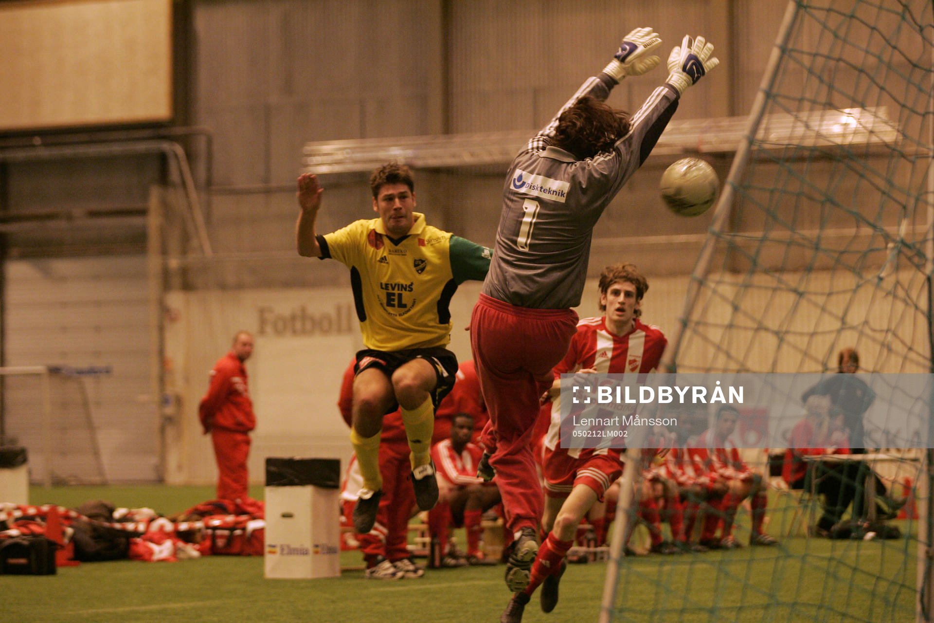 Henrik Edfors skjuter