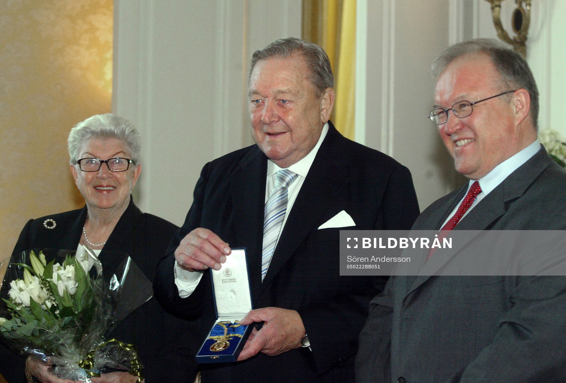 Lennart Johansson, president, UEFA tar emot Illis quorum i