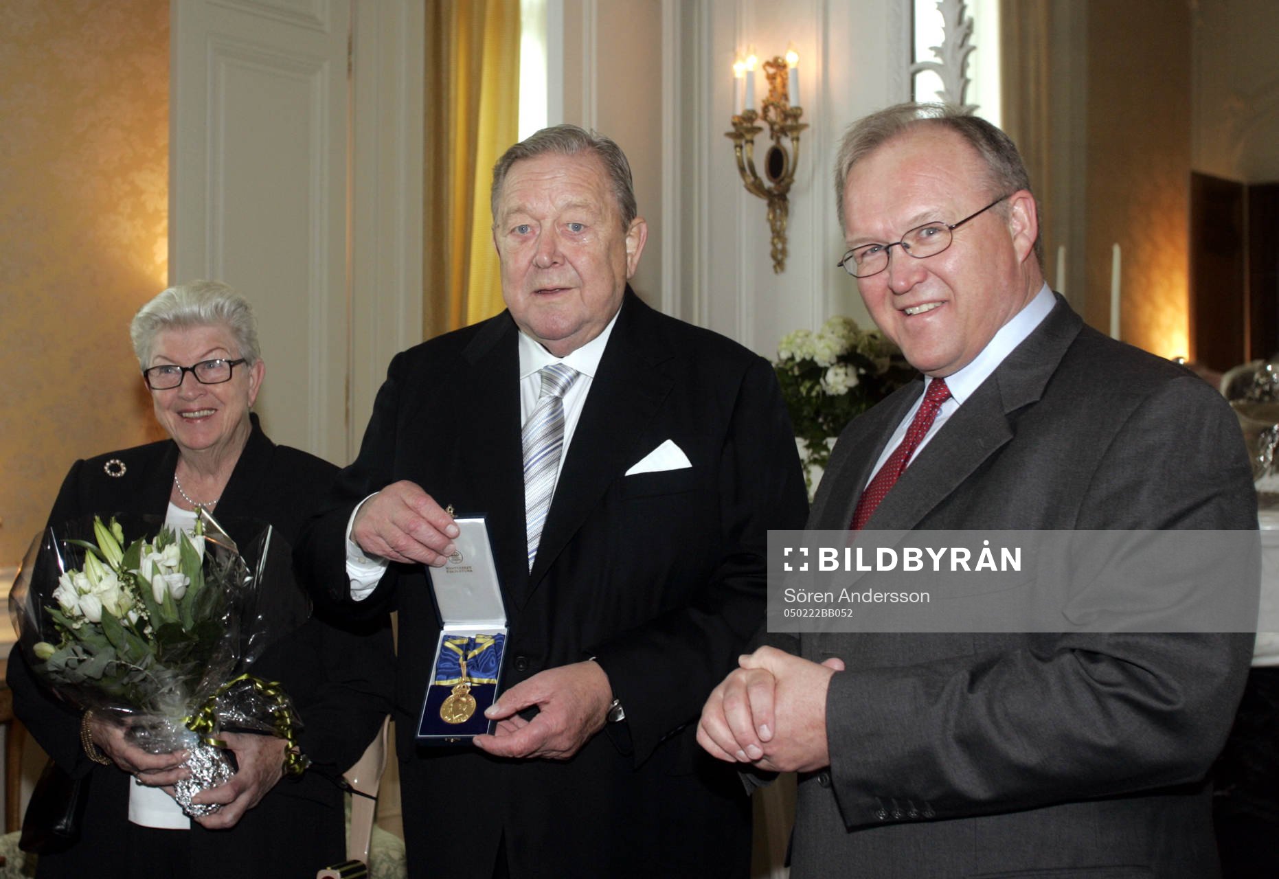 Lennart Johansson, president, UEFA tar emot Illis quorum i