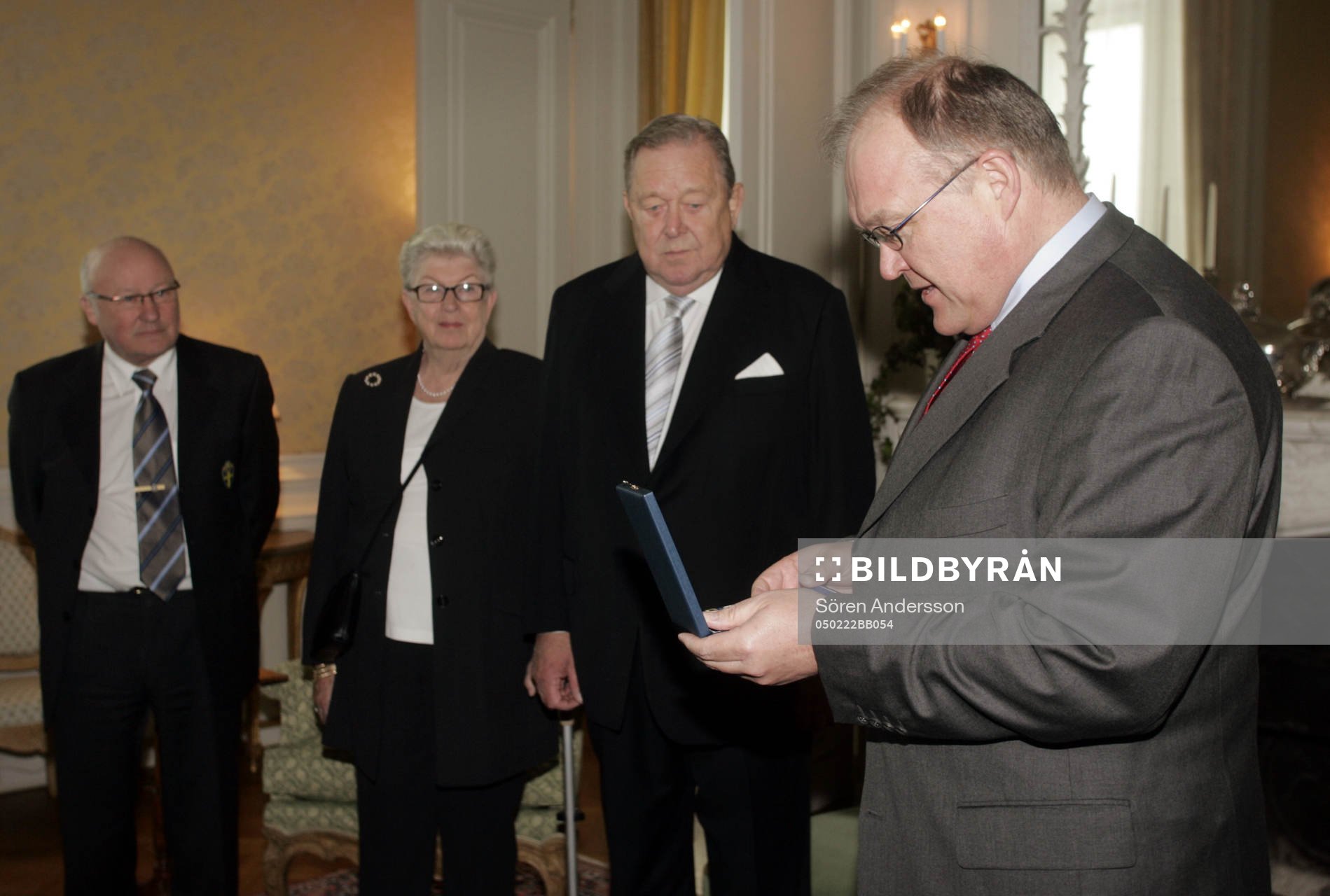 Lennart Johansson, president, UEFA tar emot Illis quorum i
