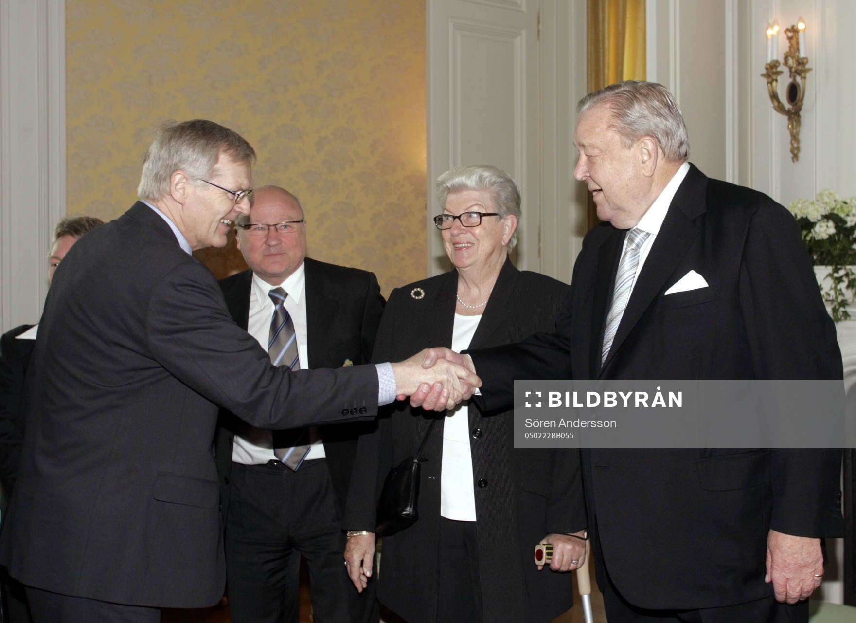 Lennart Johansson, president, UEFA tar emot Illis quorum i