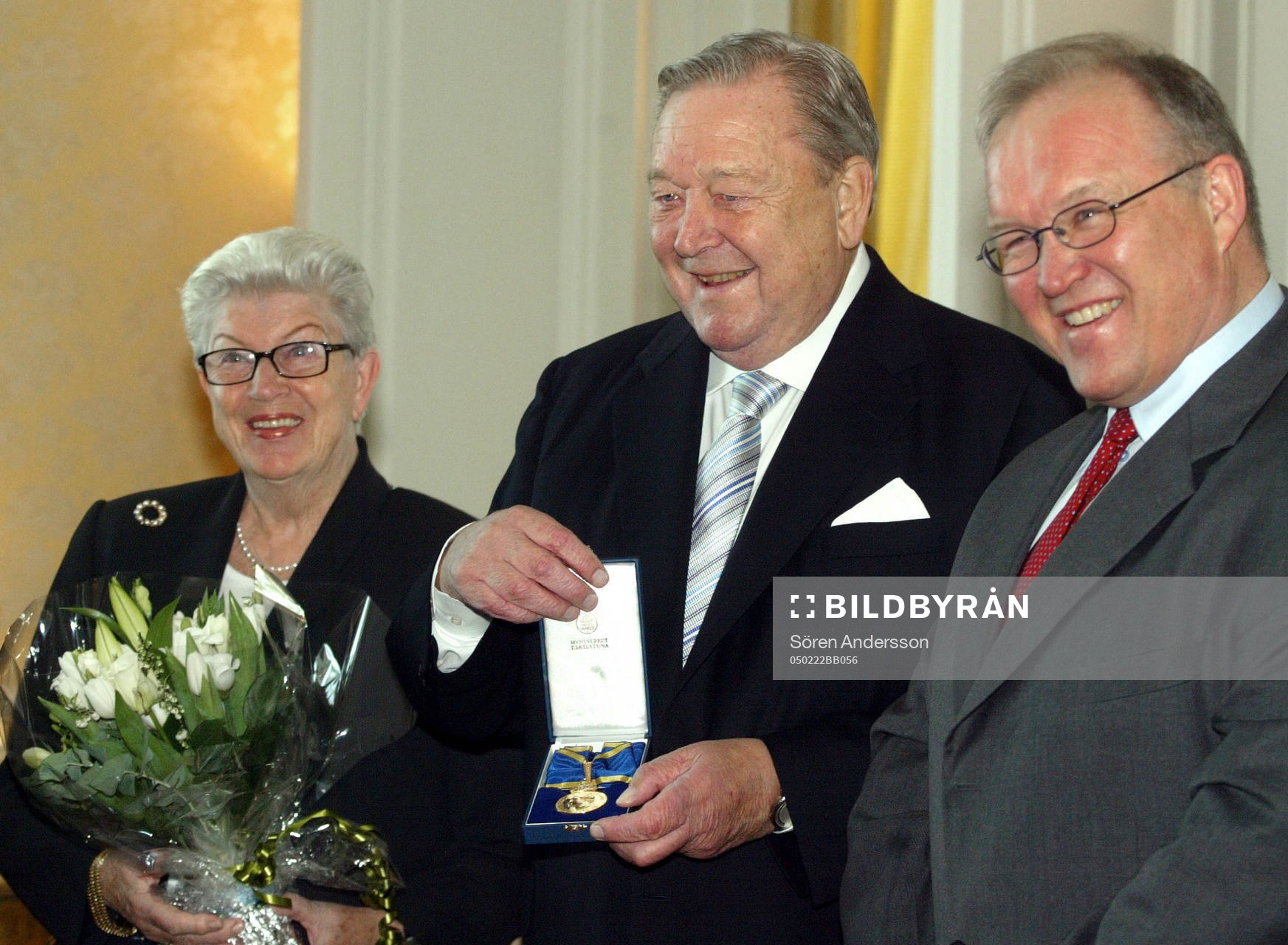 Lennart Johansson, president, UEFA tar emot Illis quorum i