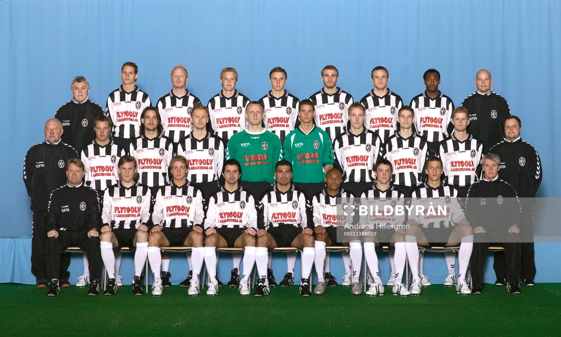  Bakre raden från vänster: Alan Parr (materialförvaltare), Jon Jönsson, Jörgen Petterson, Matthias Eklund, Antti Okkonen, Jesper Westerberg, Johan Norell, Onyekachi Amuneke, Peter Lantz (massör).