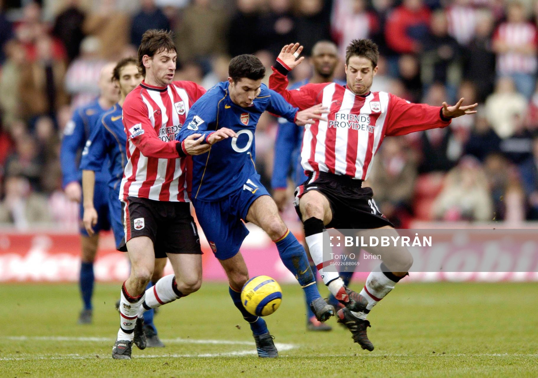Southampton's Rory Delap och Jamie Redknapp försöker
