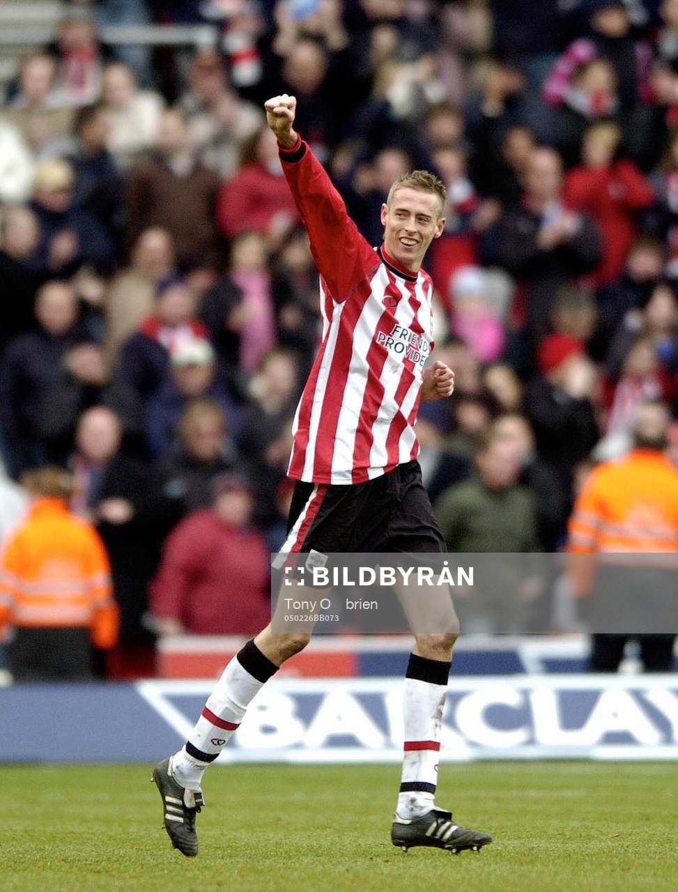 Southampton's Peter Crouch jublar