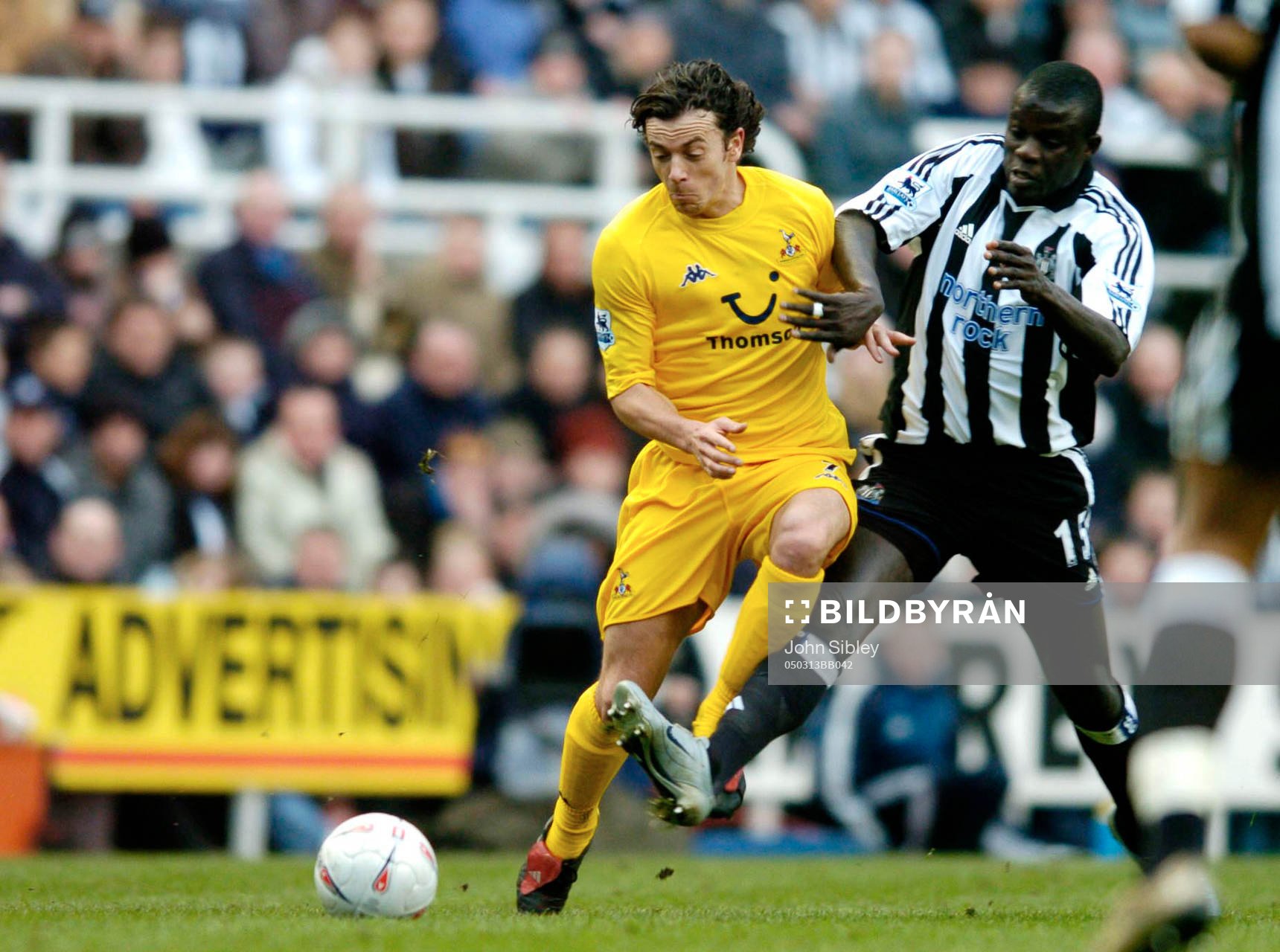 Simon Davies, Tottenham,  mot Newcastles Amdy Faye