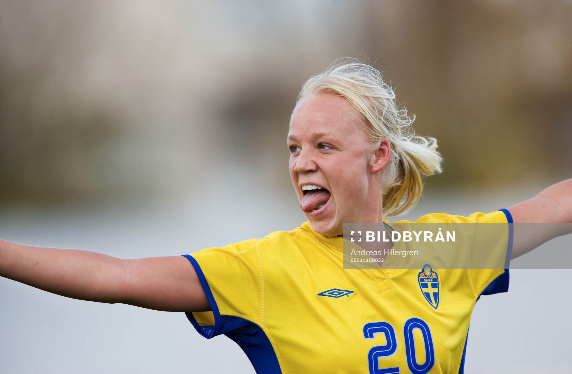 Caroline Seger gör Sveriges första mål, jubel