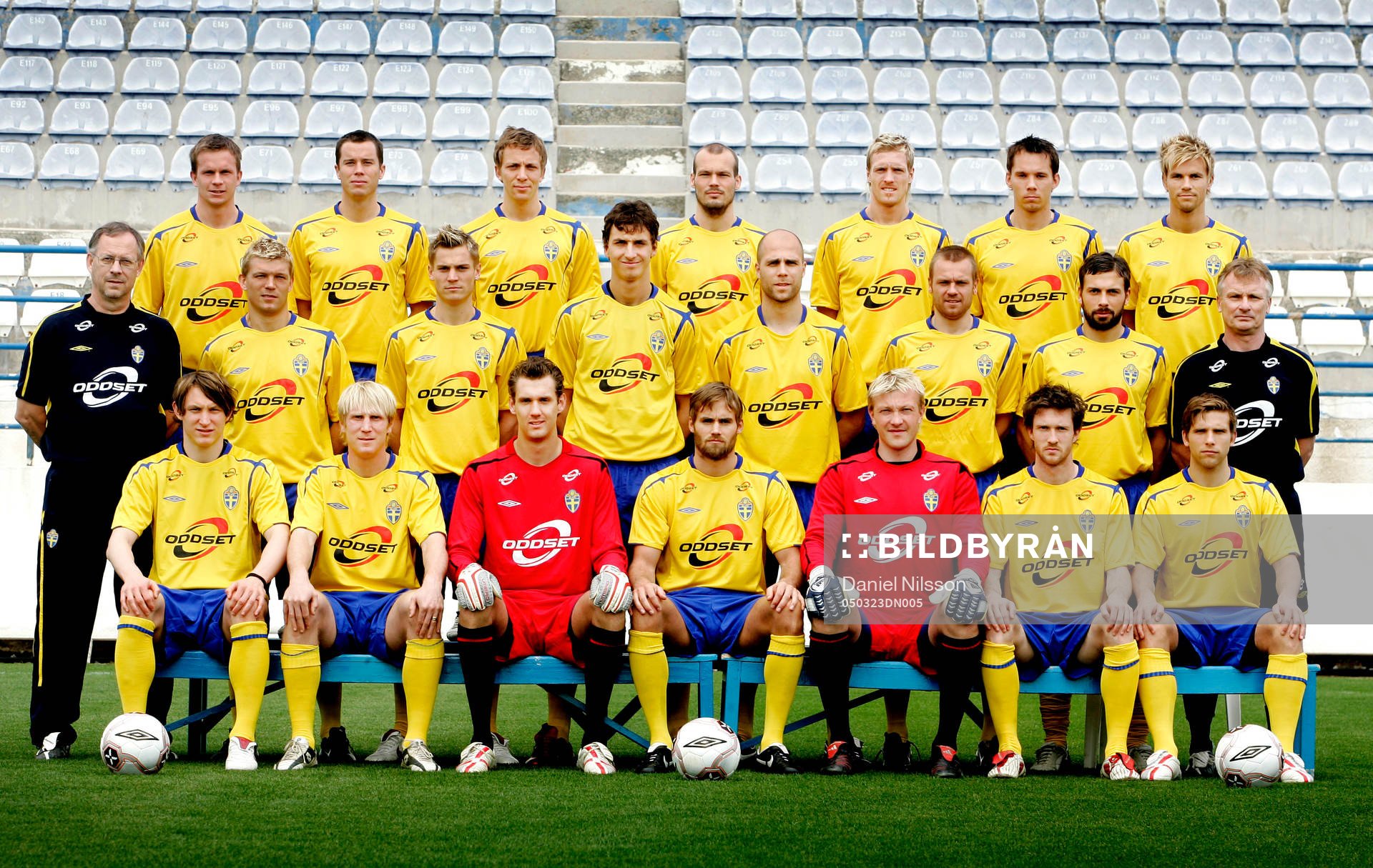  Bakre Raden från vänster: Tobias Linderoth, Daniel Andersson, Erik Edman, Fredrik Ljungberg, Christian Wilhelmsson, Fredric Lundqvist, Niclas Alexandersson. Mellersta raden från vänster: Lars Lagerbäck (förbundskapten), Marcus Allbäck, Markus Rosenberg, Zlatan Ibrahimovic, Teddy Lucic, Mattias Jonson, Alexander Östlund, Roland Andersson (ass. Förbundskapten). Främre raden från vänster: Kim Källström, Petter Hansson, Andreas Isaksson (målvakt), Olof Mellberg, Magnus Hedman (målvakt), Mikael Nilsson och Anders Svensson.
© Bildbyrån - 70027