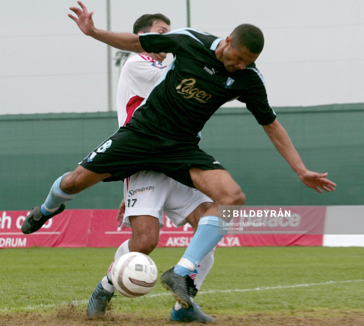 Straff, Afonso Alves trycks omkull av Zoran Manovic
