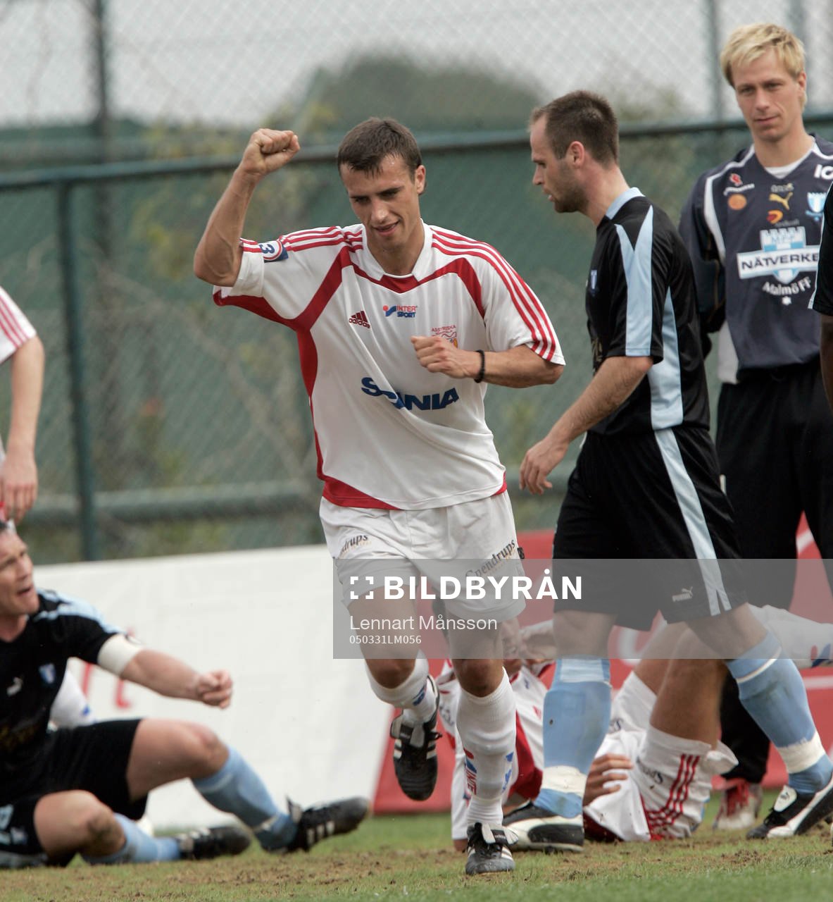 1-0 till Assyriska, Ivan Isakovic. Sittande skäller Patrik
