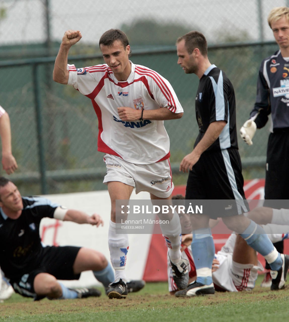 1-0 till Assyriska, Ivan Isakovic. Sittande skäller Patrik