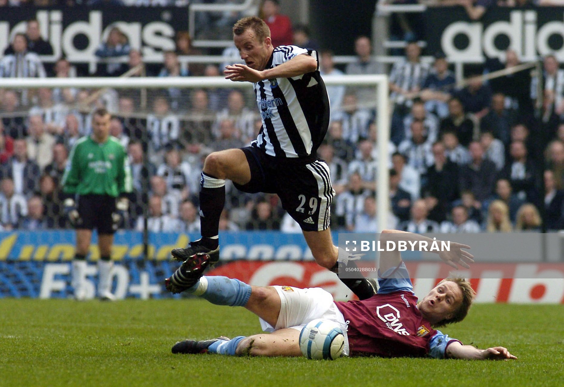 Lee Bowyer, Newcastle och Martin Laursen, Aston Villa