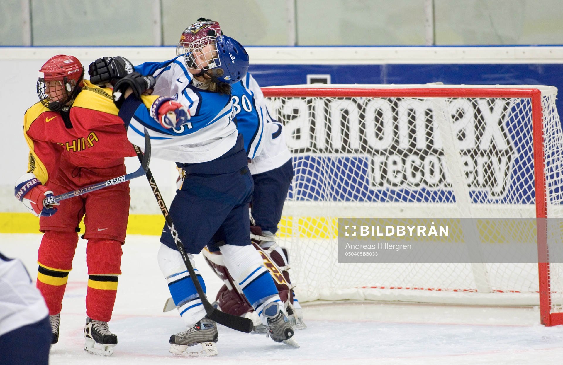 Sari fisk och Ben Zhang, i slagsmål