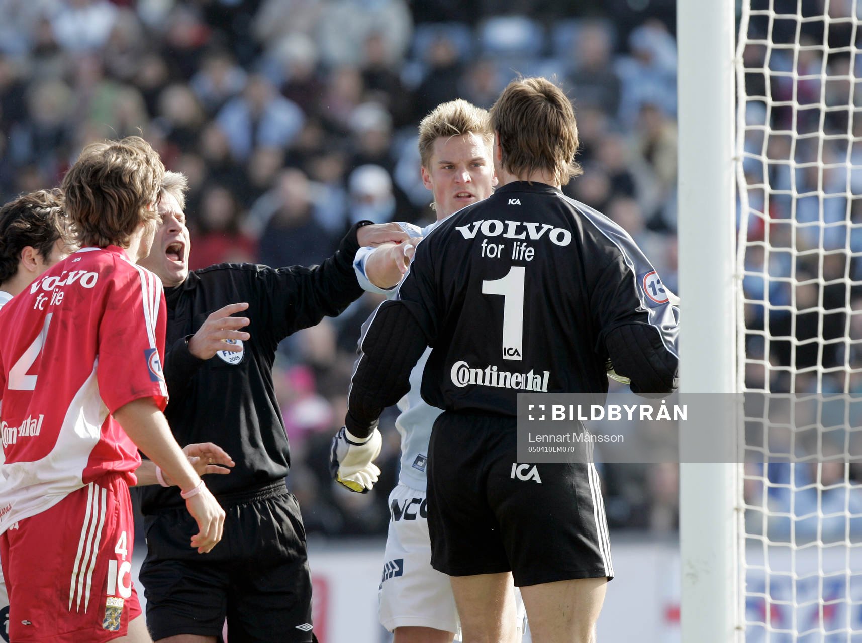 Marklus Rosenberg bråkar i slutskedet med Bengt Andersson,