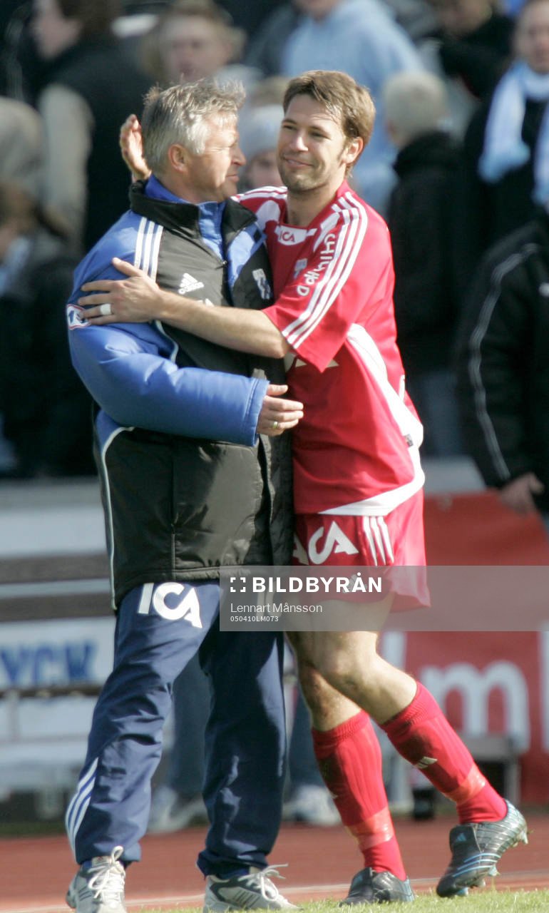 Arne Erlandsen, nye tränaren, kramar om målskytten Stefan