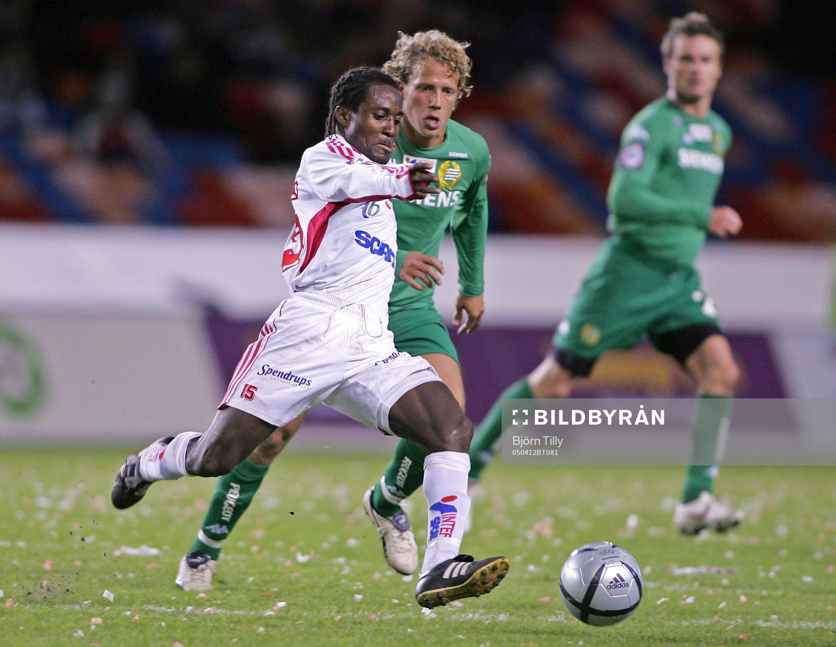  Ibrahim Atiku, Assyriska och Erik Johansson, Hammarby. 