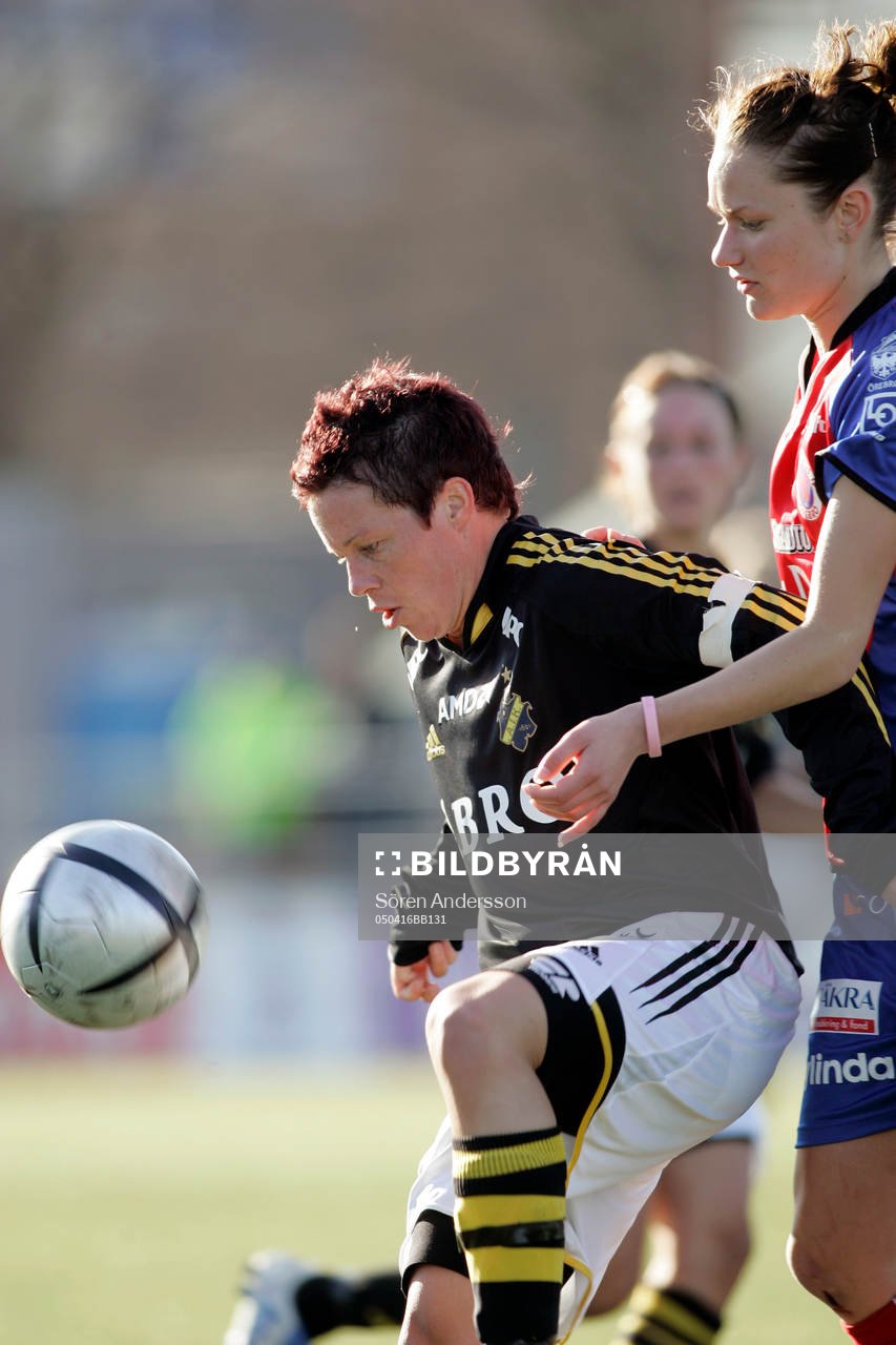 Lena Persson, AIK och Stina Segerström, KIF Örebro