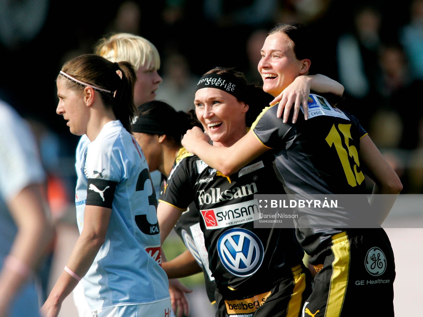 Fotboll, Dam, Damallsvenskan, Malmö - Umeå: Frida Östberg och Sanna Valkonen (Umeå) Jubel efter 2-0