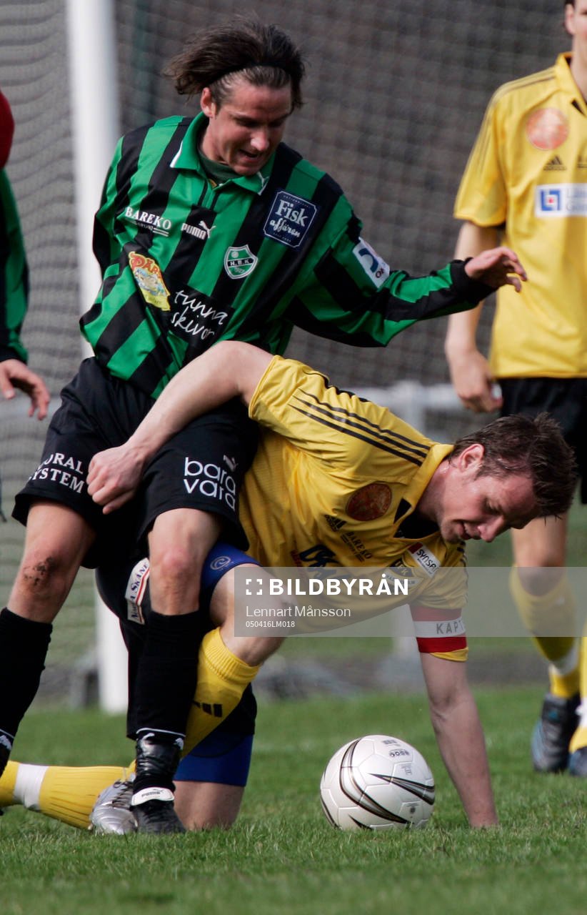 Alexander Söderberg på knä, men vinner bollen