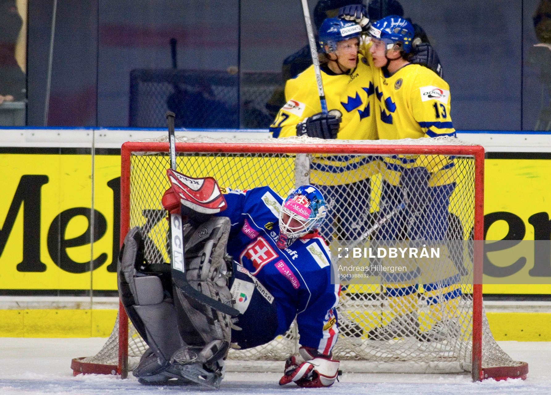 Jubel av Mattias Weinhandl och Jonathan Hedström bakom