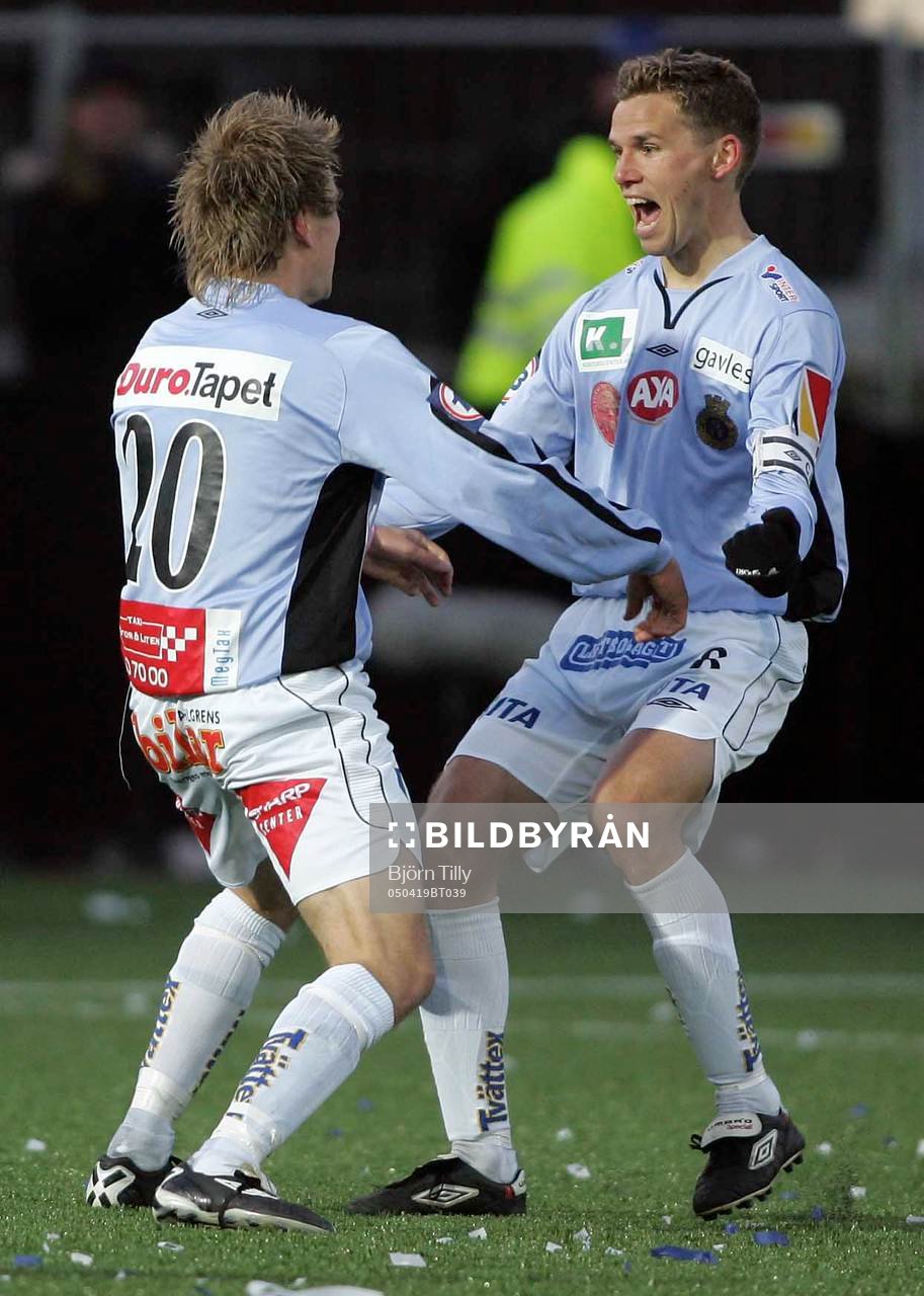  Johannes Ericsson gratulerar premiärskytten Daniel Westlin, Gefle. Jubel.