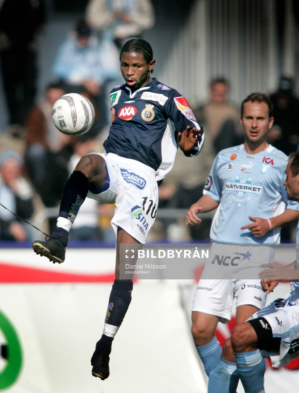  Rene Muzola Makondele, Gefle och Jon Inge Höiland, Malmö i bakgrunden.