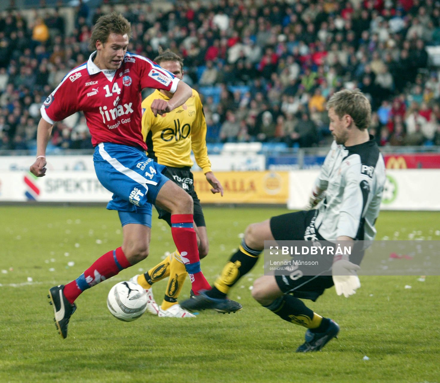 2-0 Andreas Granqvist tar sig igenom Elfsborgs-försvaret,