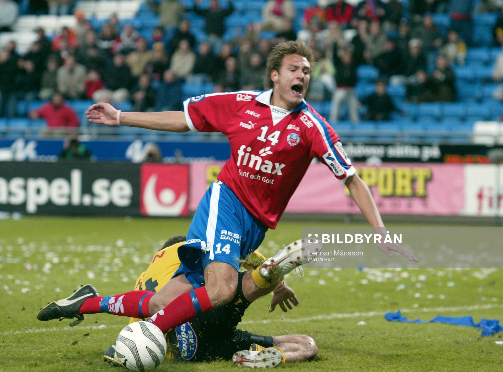 2-0 Andreas Granqvist tar sig igenom Elfsborgs-försvaret,