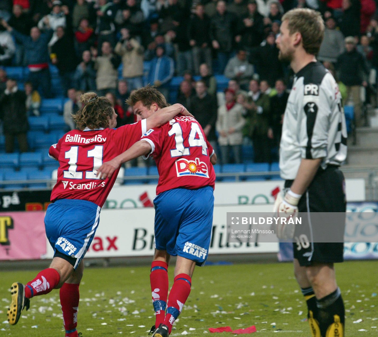 2-0 Andreas Granqvist tar sig igenom Elfsborgs-försvaret,