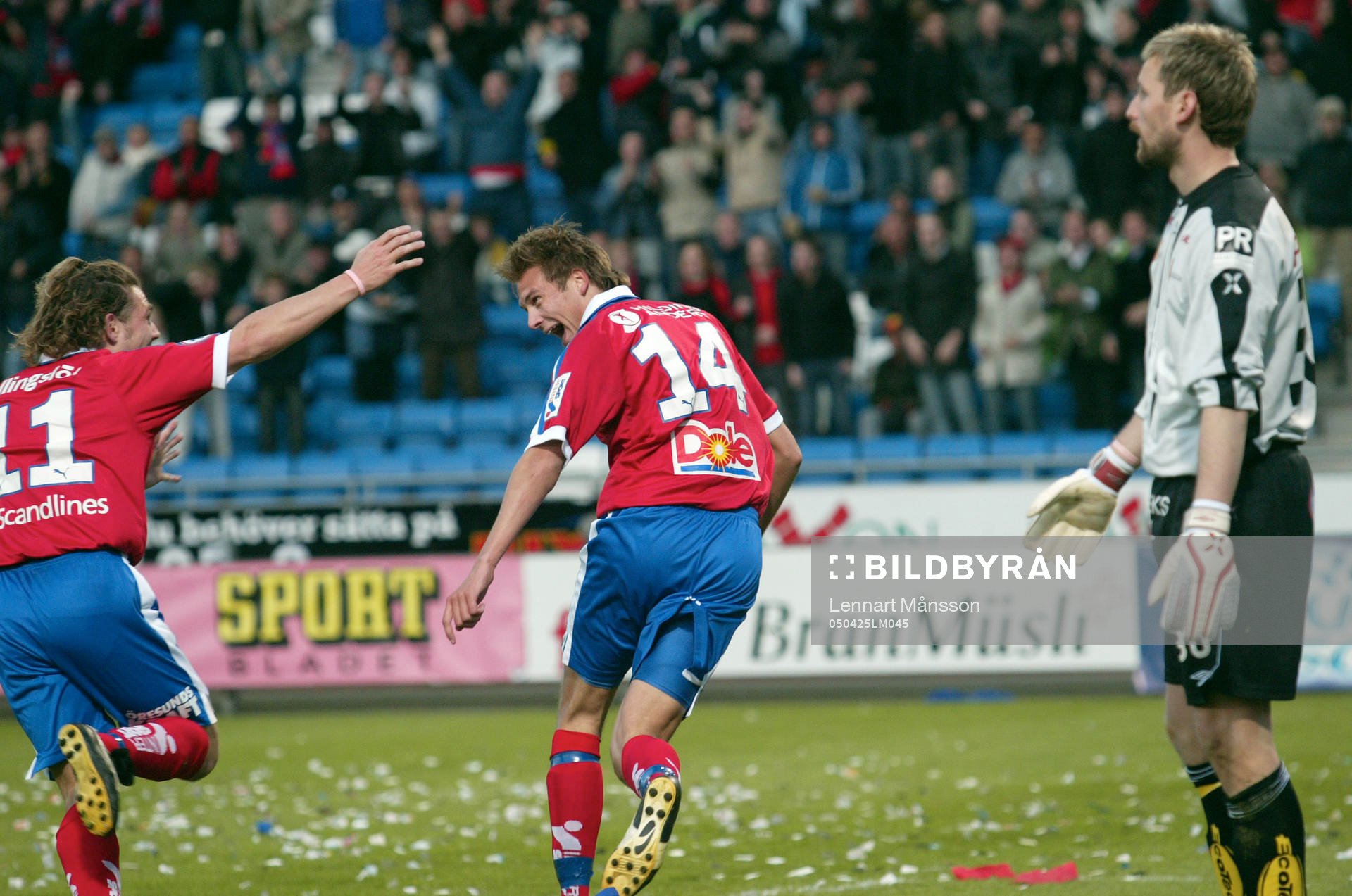 2-0 Andreas Granqvist tar sig igenom Elfsborgs-försvaret,